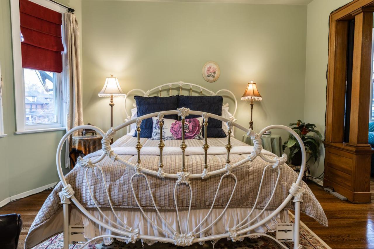A Hidden Gem Bed And Breakfast Windsor Eksteriør bilde
